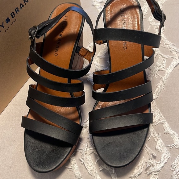 Women’s Lucky Brand Heels - Picture 3 of 6